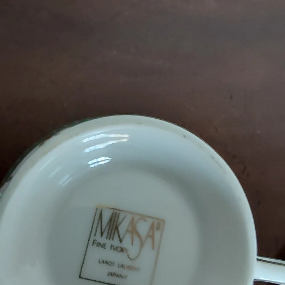 Mikasa White and‎ Gold Sugar and Creamer Set